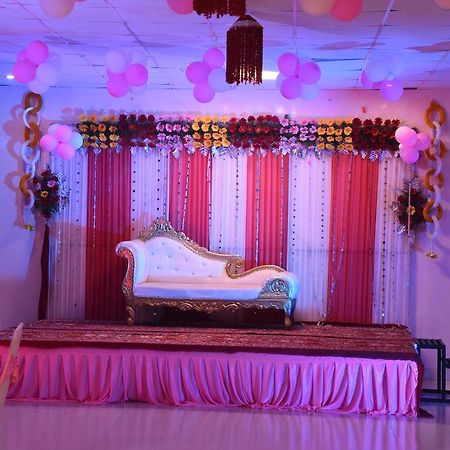 Red Carpet Hotels Noida Dış mekan fotoğraf