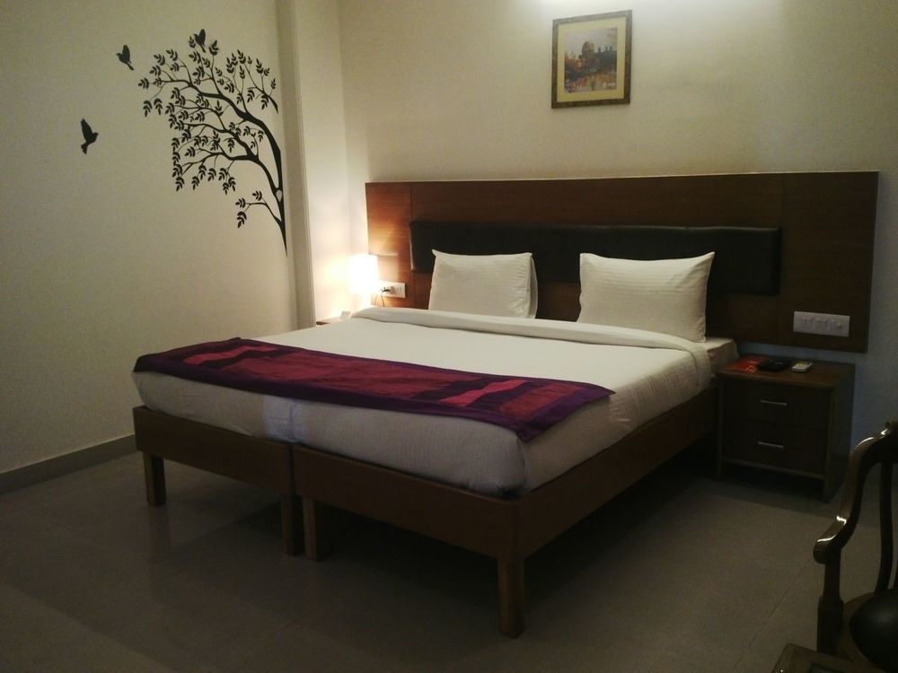 Red Carpet Hotels Noida Dış mekan fotoğraf