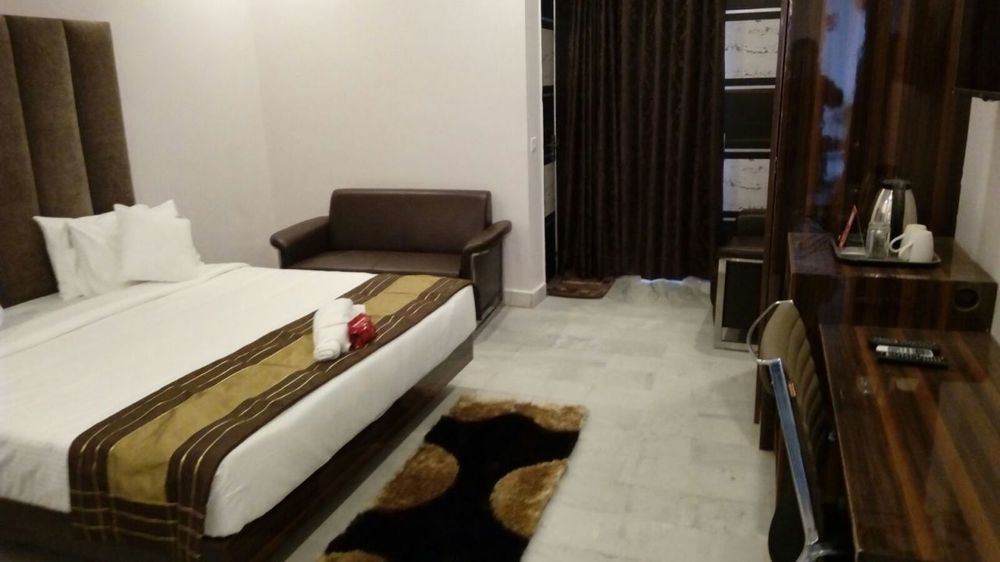 Red Carpet Hotels Noida Dış mekan fotoğraf