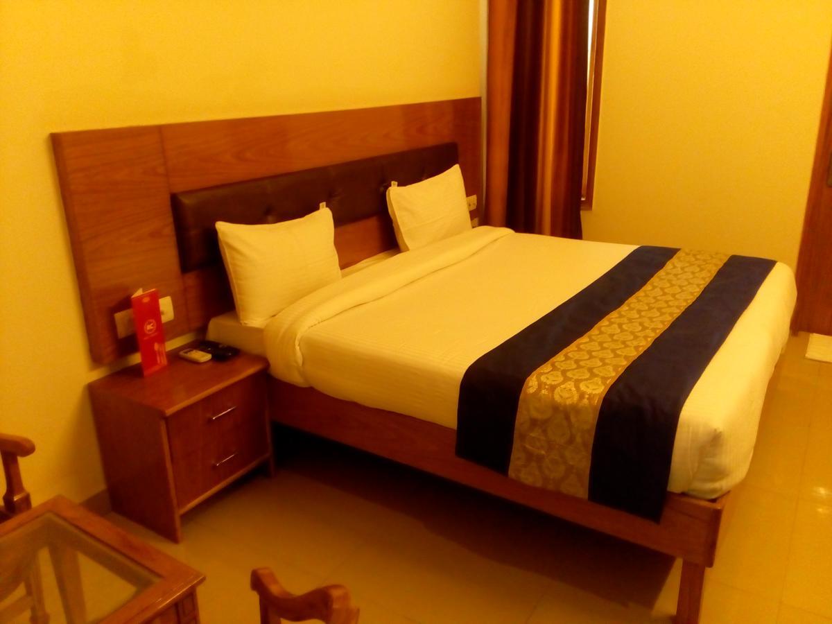 Red Carpet Hotels Noida Dış mekan fotoğraf