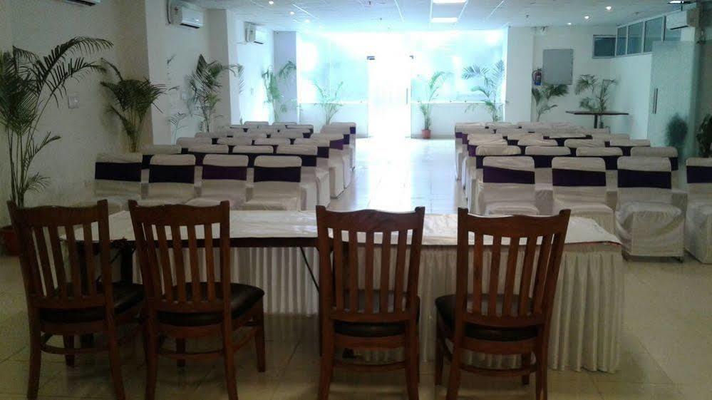 Red Carpet Hotels Noida Dış mekan fotoğraf