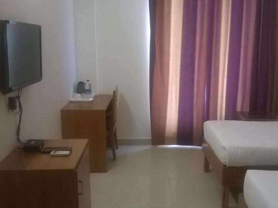 Red Carpet Hotels Noida Dış mekan fotoğraf