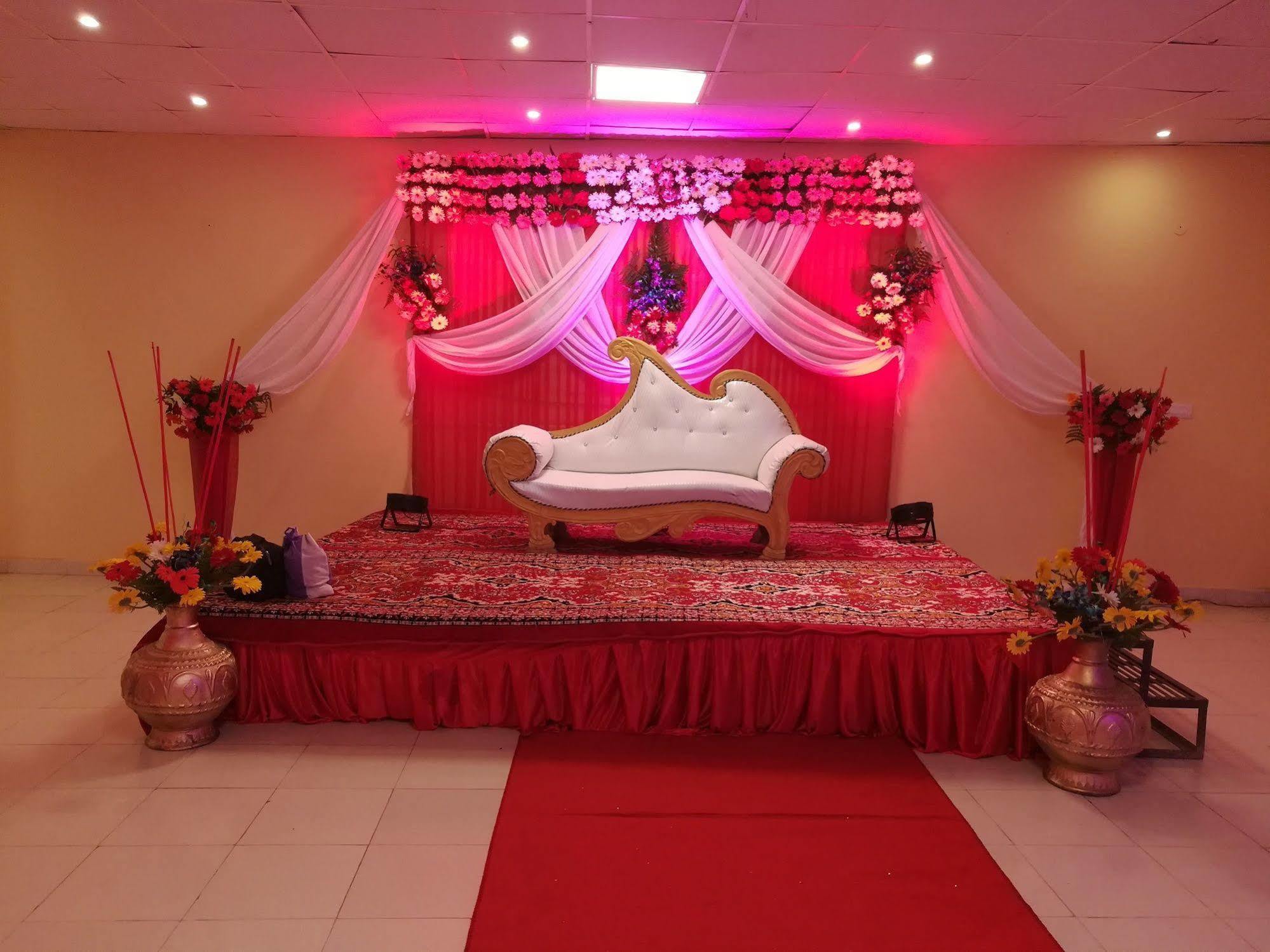Red Carpet Hotels Noida Dış mekan fotoğraf